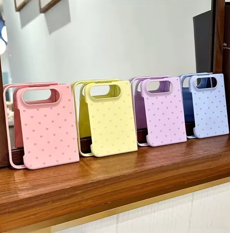 The Lovebloom Armor 💖🌸✨ – Colorful Heart Pattern iPhone Fold Case. All-Inclusive Shockproof PC Hard Bumper. Cute Protection That Falls in Love With Your Phone 📱💕