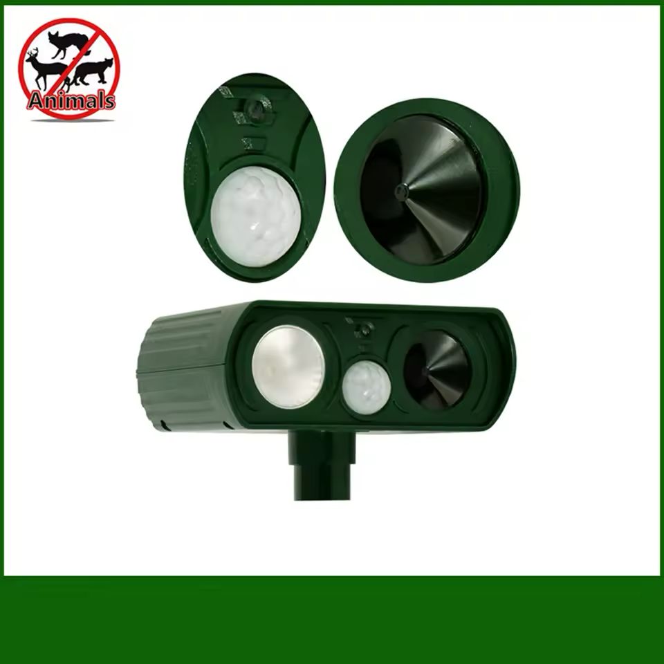 The Invisible Fence 🛡️🌙 – Solar Ultrasonic Scarer. Flashing Light + Sound Keeps Dogs, Cats & Pests Away from Yard, Garden & Patio 🐾❌