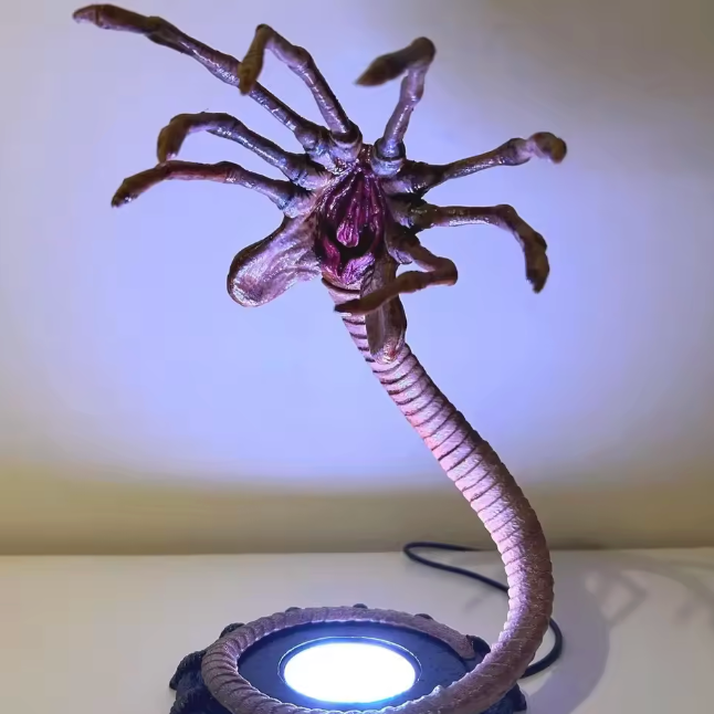 The Facehugger Glow 👽🥚✨ – Alien Facehugger LED Lamp & Nightlight. Flashing Horror Atmosphere for Halloween Parties & Home Decor. It Glows. It Watches. 🎃🕯️